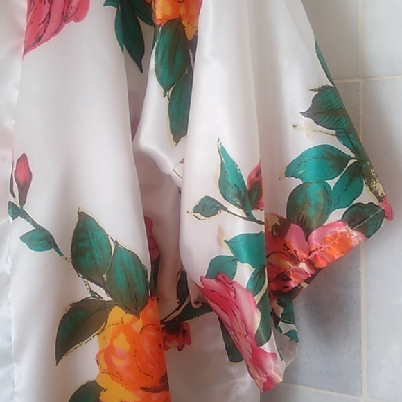 2 flowered Robes white and Peach Medium. Women's - Picture 5 of 13